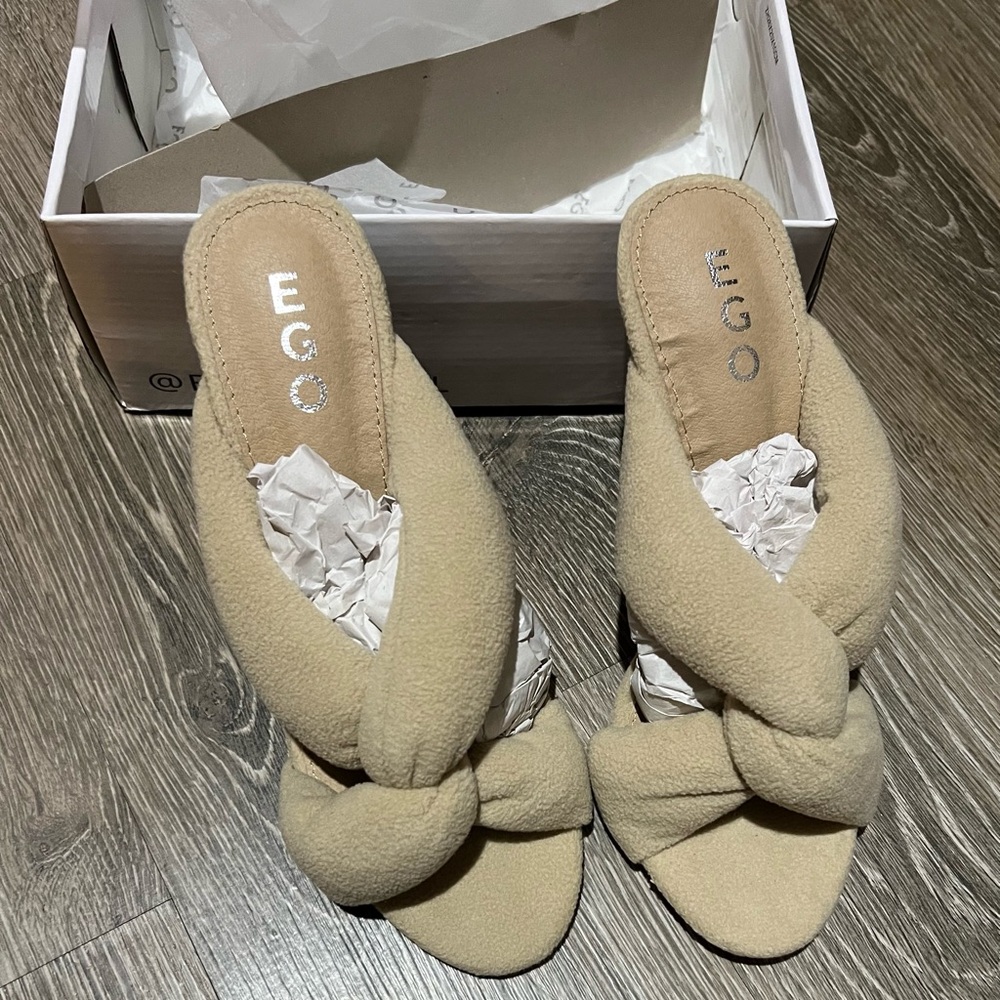 EGO Women's Beige Knotted Mules